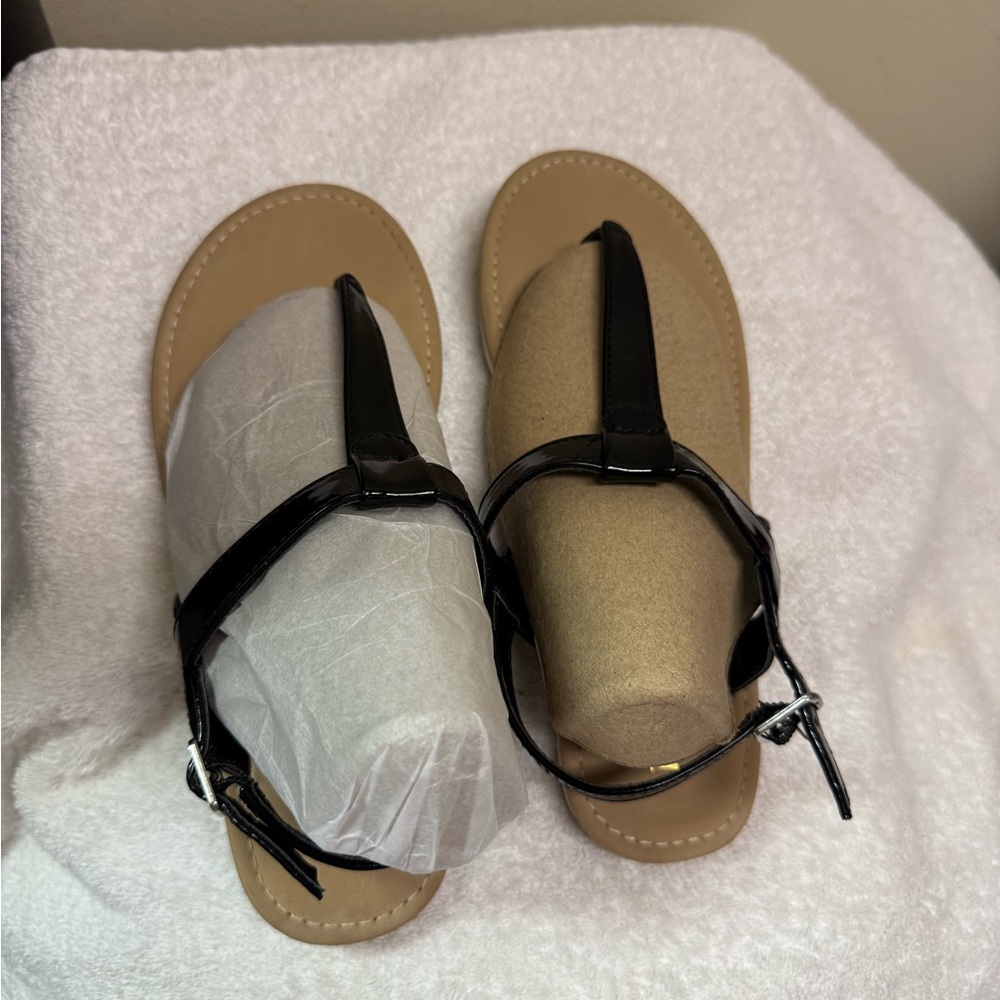Girls / teens Children’s Place size 4 thong sandals . EUC